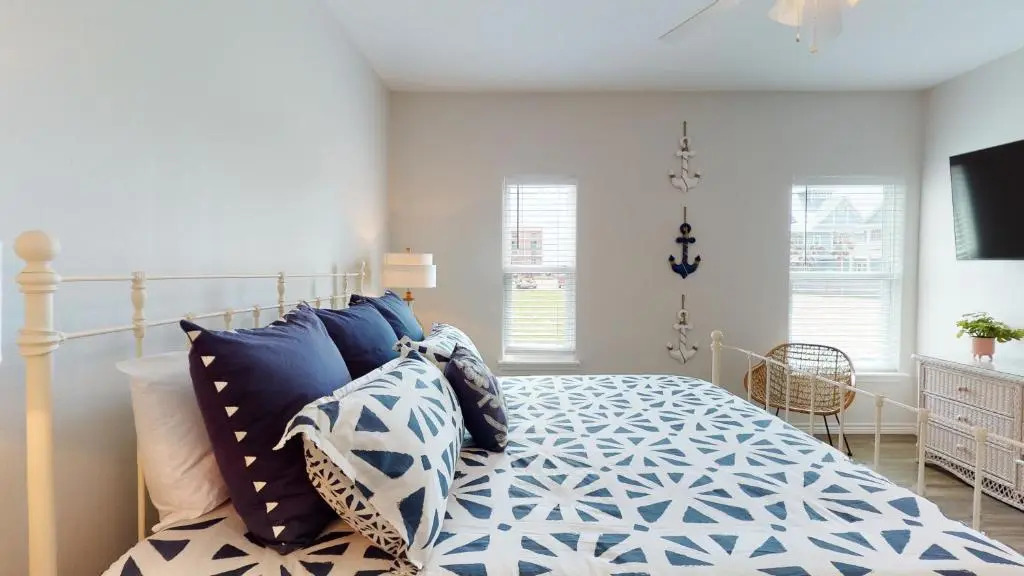 CLP804 Upscale 5 Bedroom Home, Close to Beach with Boardwalk, Community Pool