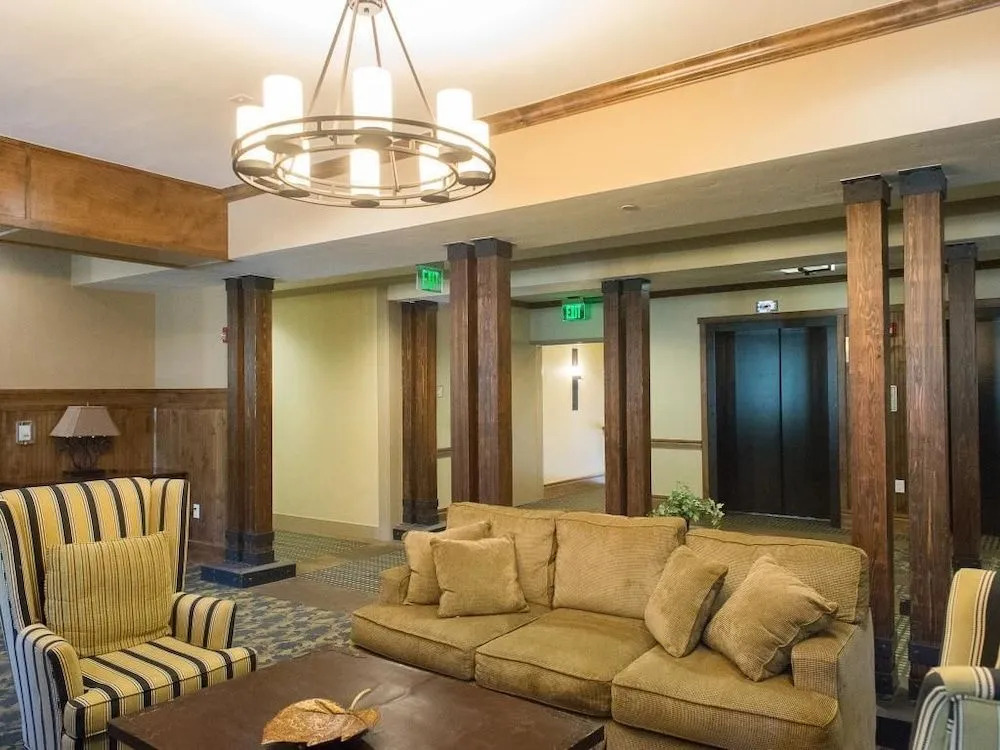 Contemporary Slopeside Condo