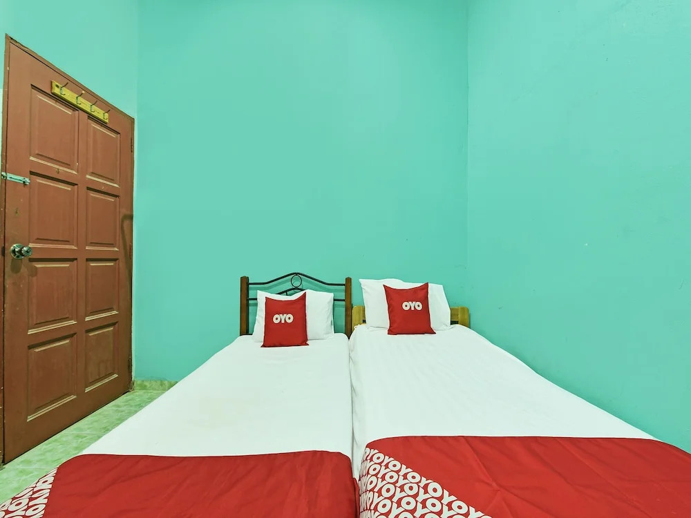 OYO 90740 Paddington Lodge