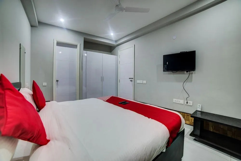 Oyo 28073 Shiva Residency