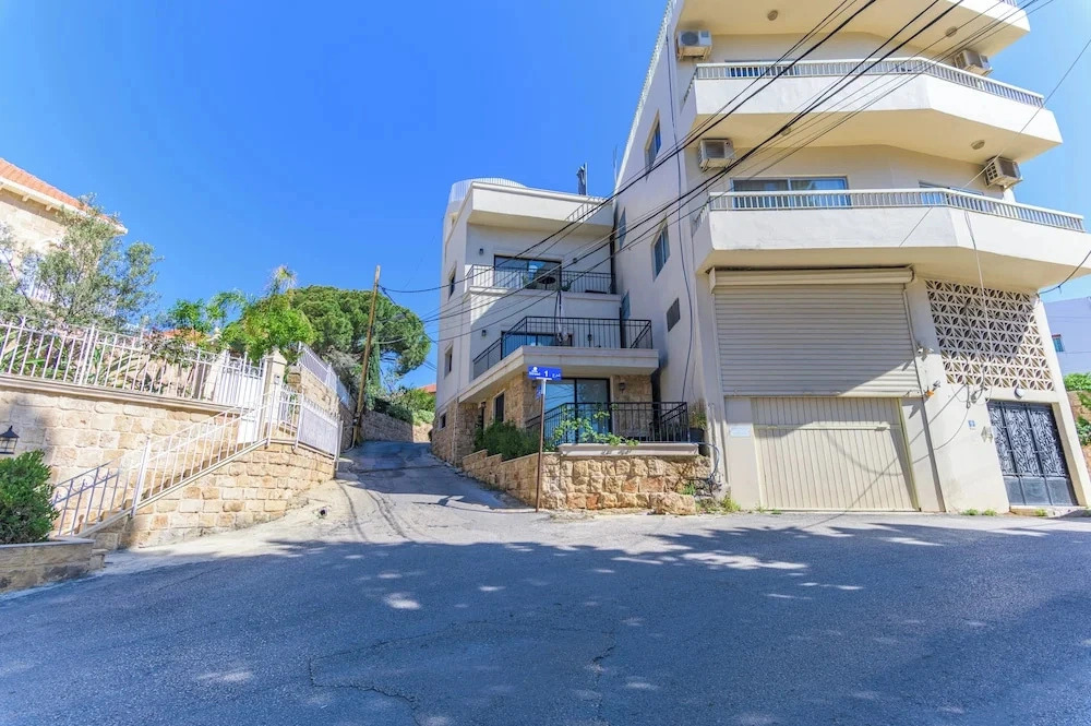 Quattro - Deluxe Studios & Rooftop in Batroun