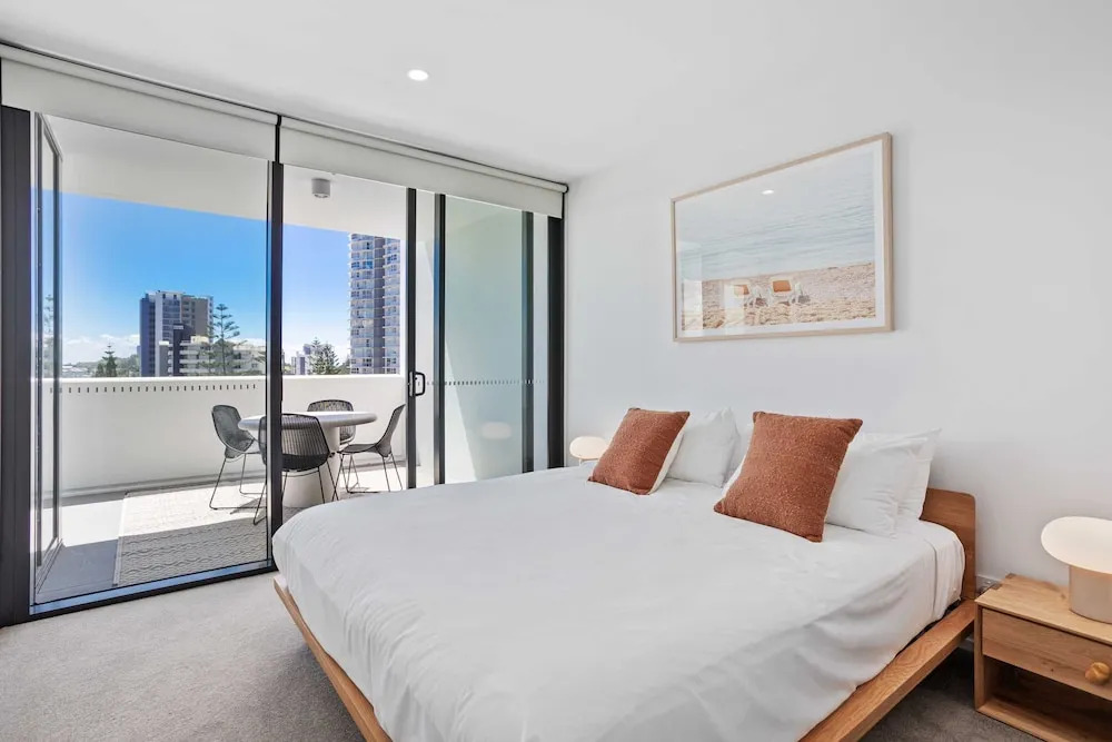 SANDBAR BURLEIGH HEADS with OCEAN VIEWS