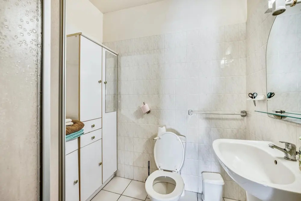 Apartment With 2 Bedrooms in Mèze, With Wonderful sea View, Furnished