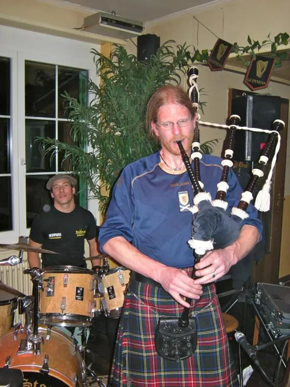 Hirschen Backpacker-Hotel & Pub