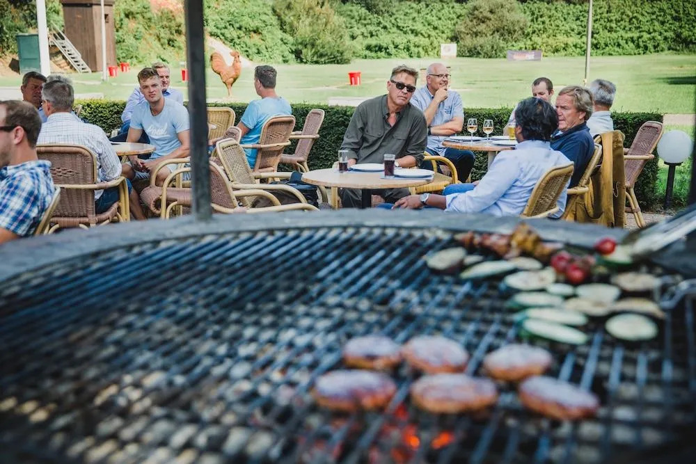 Hotel Sportsbar & Brasserie Dorhout Mees