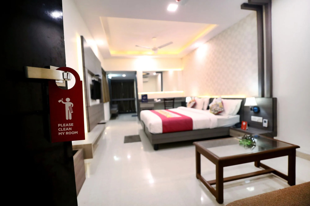 OYO Premium 095 Hamidia Road