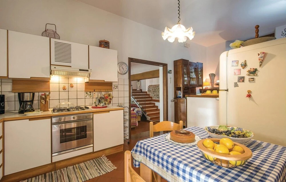 3 Bedroom Stunning Home In Uzzano Pt