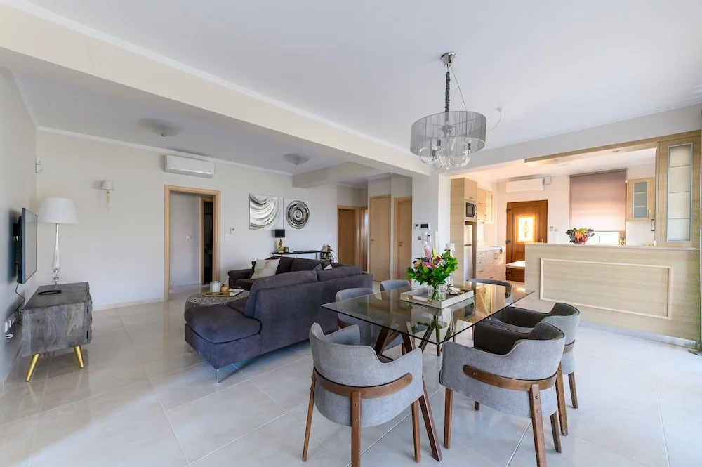 Villa Filoxenia - by the sea - up to 12 guests