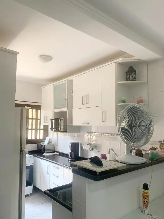 Casa c churrasq a 650 metros do mar em Bertioga SP