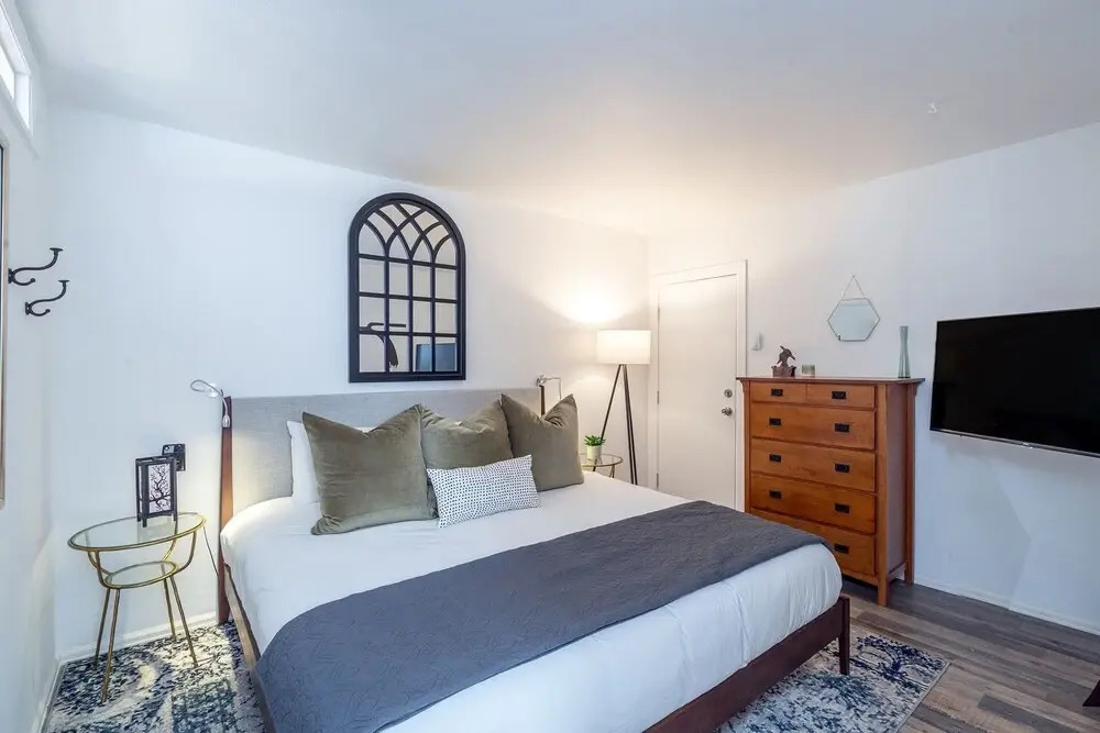 Comfort, Style, Short Walk To Town Park & Gondola 1 Bedroom Condo by RedAwning