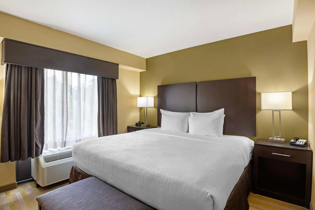Best Western Plus Thornburg Inn & Suites