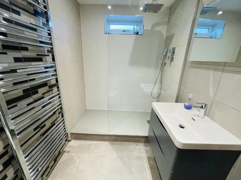 NEW MODERN STUDIO APARTMENT, PARKING, Netflix