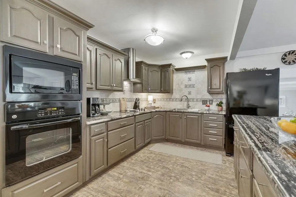 Gorgeous Home Near Wineries w/ Hot Tub & Fire Pit
