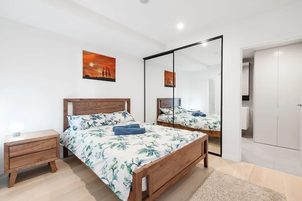 Entire Brand New 1BD  South Yarra