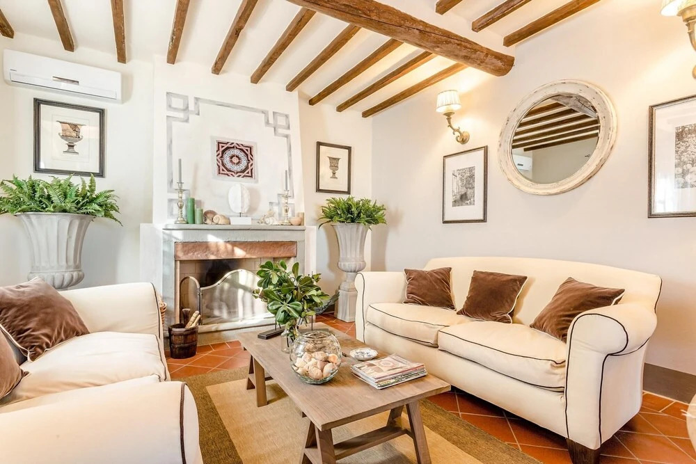 Villa Alberta, Panoramic 4 Bedrooms Farmhouse with Private Pool in Lucca close to Town Centre