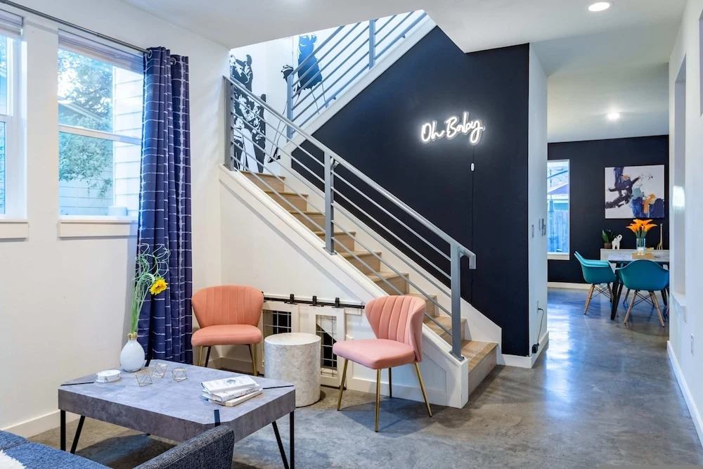 Modern ATX Mansion 6th Street 3 min scooter