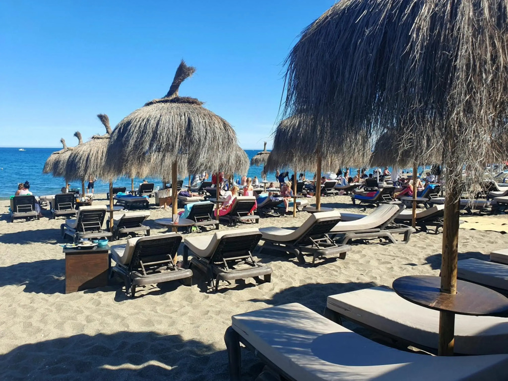 Luxury beachfront apartment with pool, sauna, fitness and gym in province Malaga, Andalusia