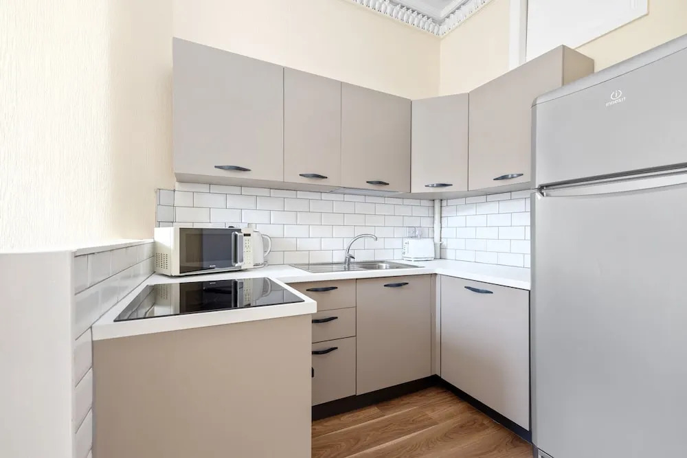 JOIVY Charming 2-Bed Flat Near City Centre W/ Desk