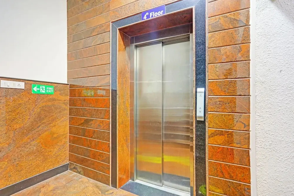 FabHotel Emerald Suites - Near MG Road Metro Station