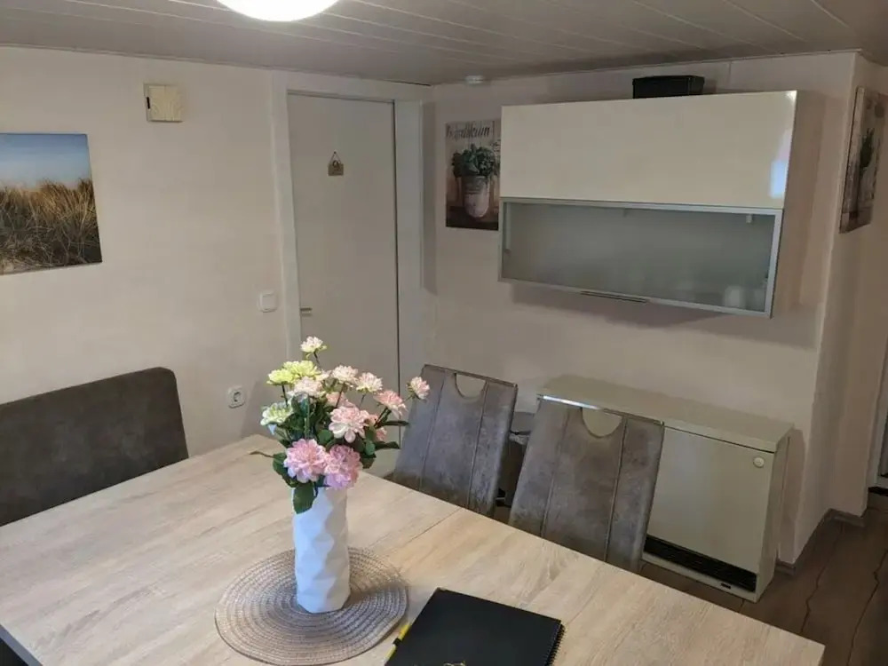 Huus Meta Modern Retreat