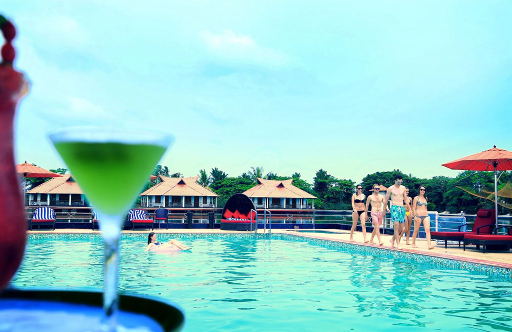 Sterling Lake Palace Alleppey