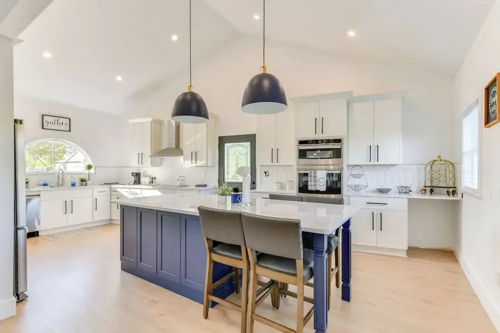 Pet-friendly Lake Norman Retreat w/ Deck & Grill