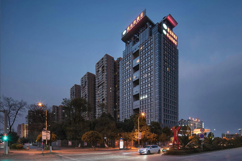 Vienna Hotel (Qujing High Speed Railway Station Wuguanyi Center)