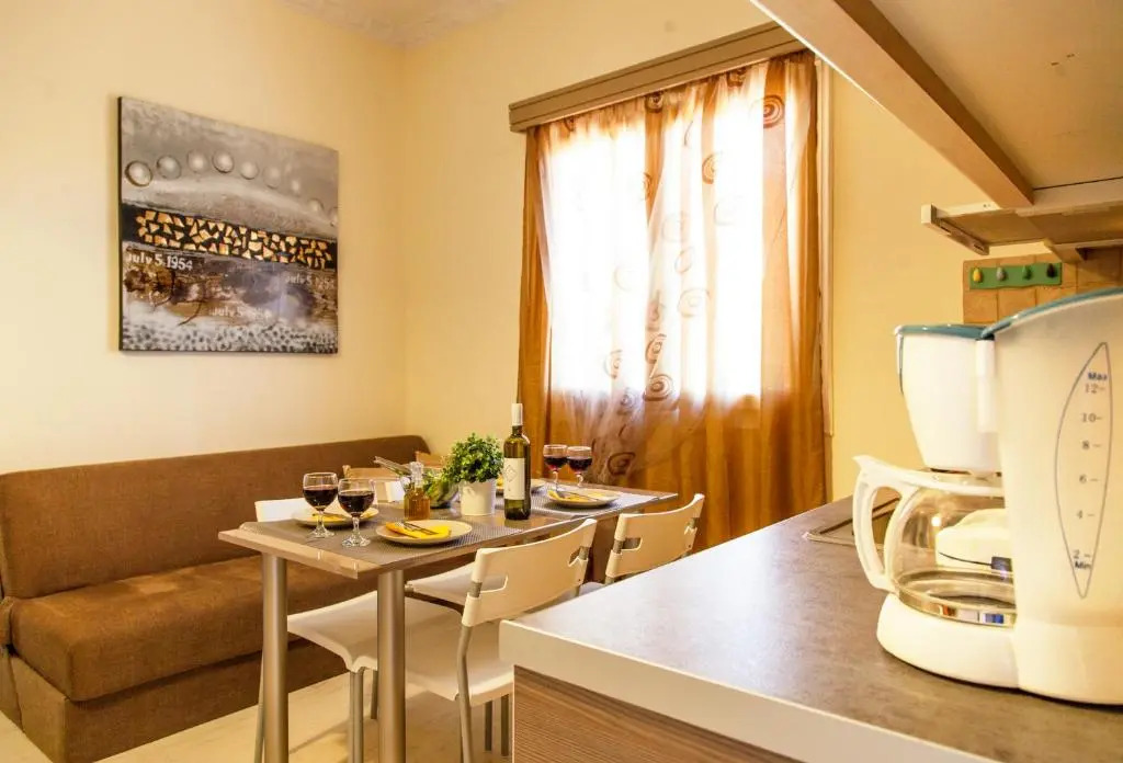 Tasoula Studios & Apartments