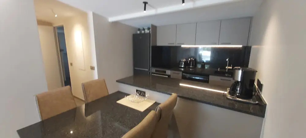 La Villa Nais PADEL&PISCINE -Suites & Appartements