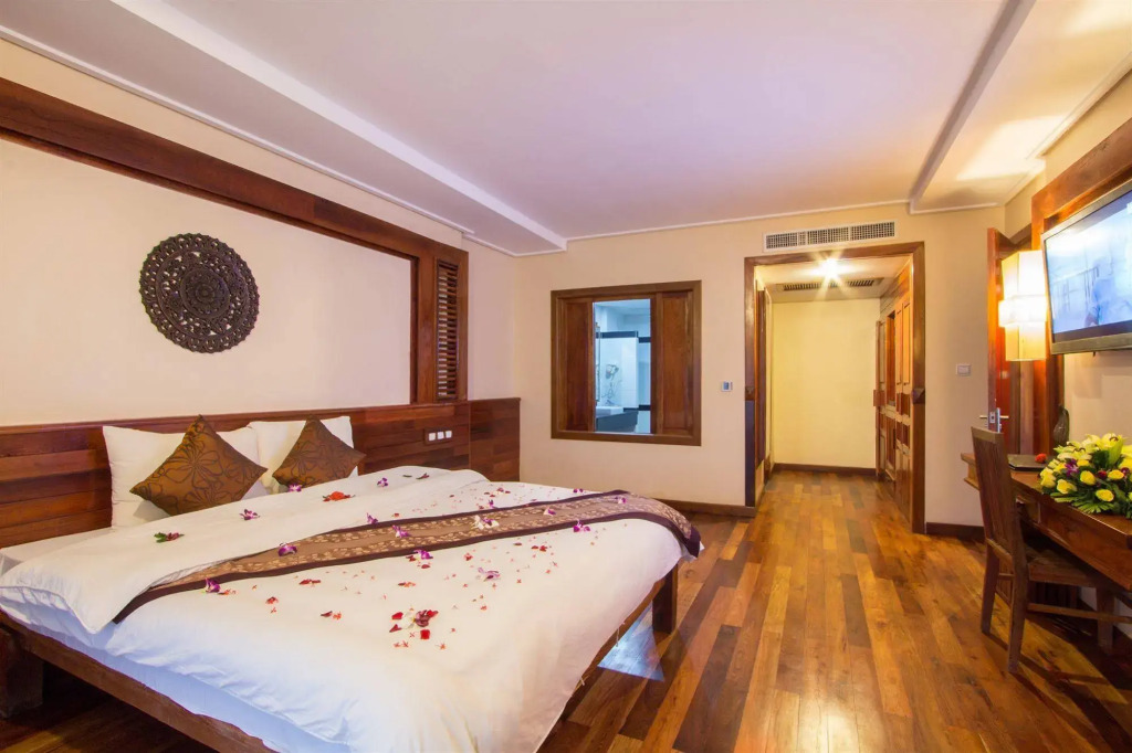 Royal Empire Hotel