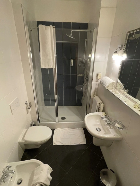 U Cervene zidle - Red Chair Hotel