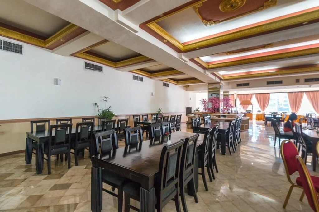 Twin Plaza Hotel