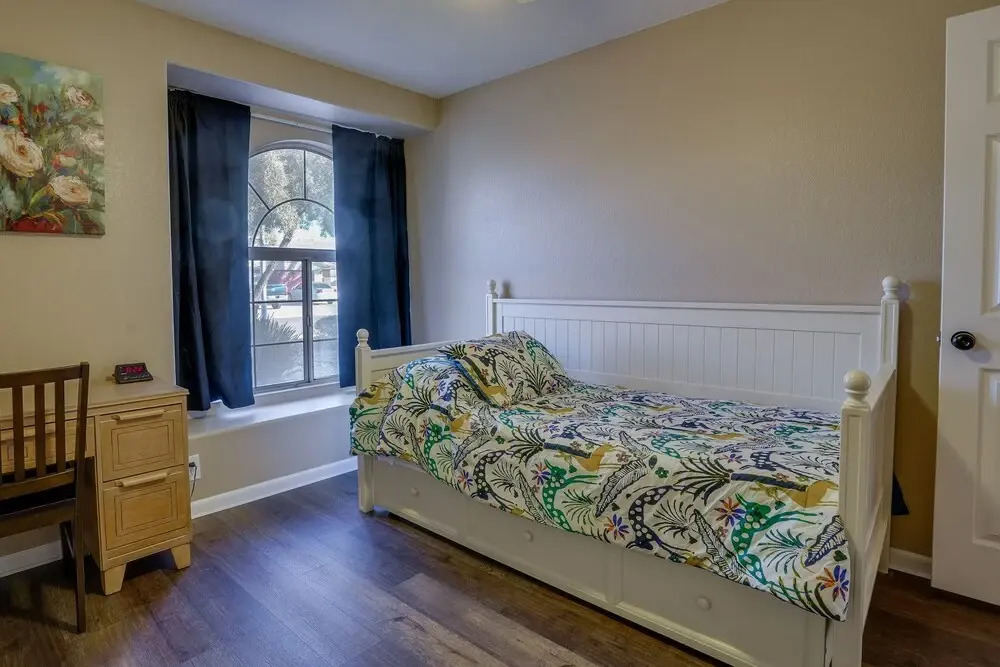Pet-friendly Yard! Home Near State Farm Stadium