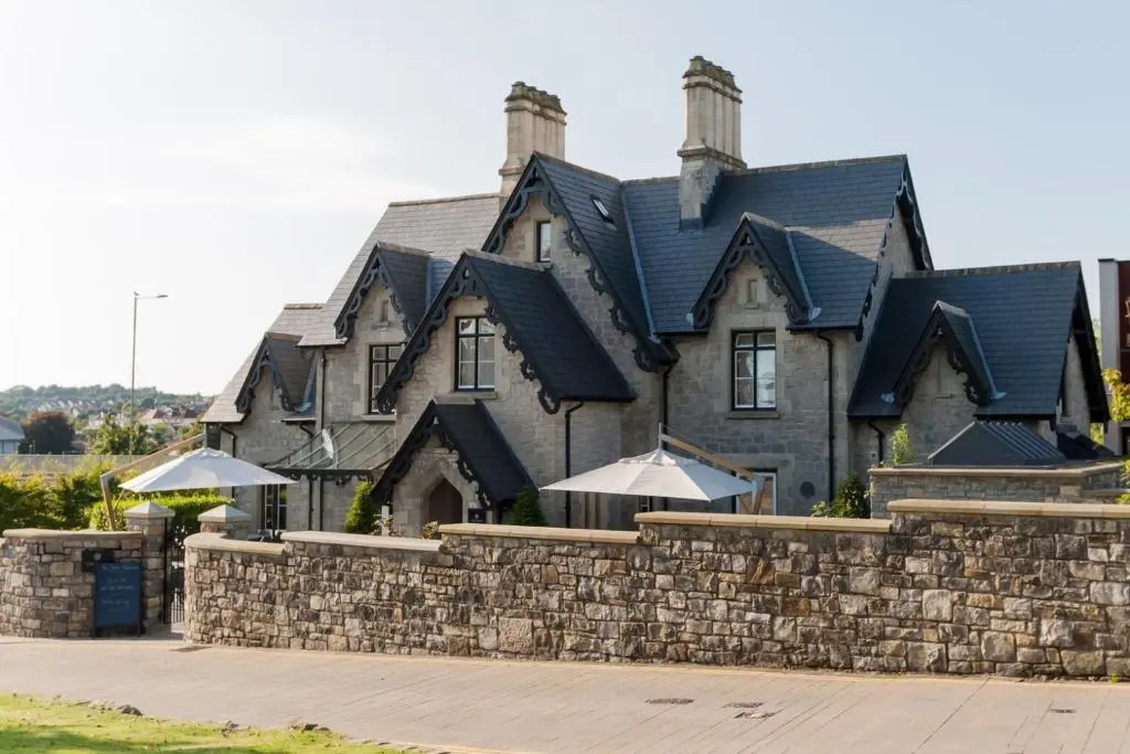 Cae Court Hotel