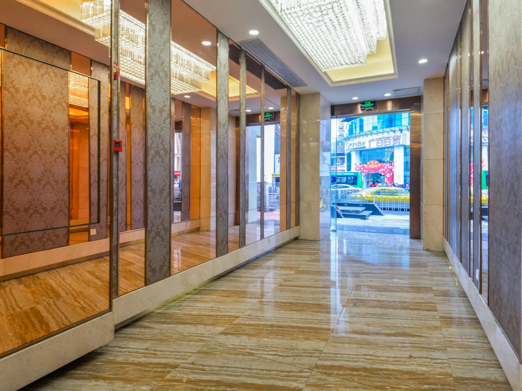 Royal Plaza Hotel