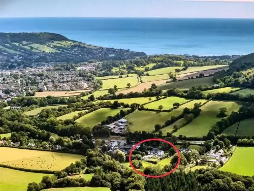 The Barn and Pinn Cottage