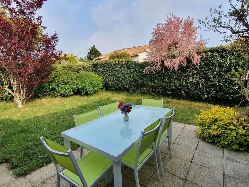 Petite maison dans résidence avec piscine proche plage et centre ville à pied