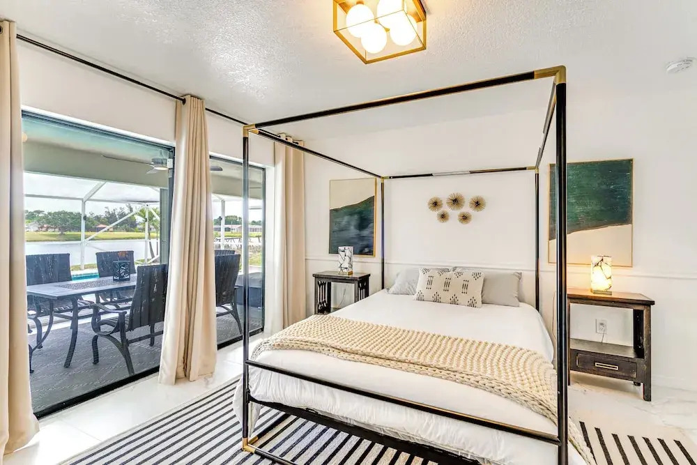 Group Getaway: Luxe Lakeside Gem in Port Charlotte