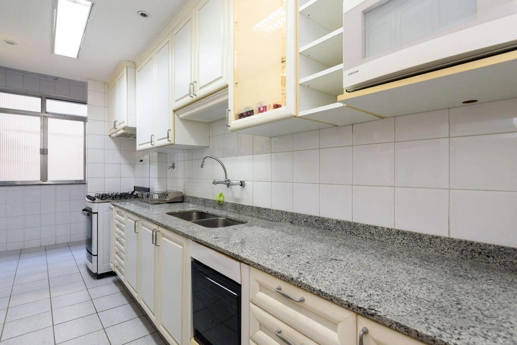 Espaçoso 3qtos No Leblon Com Garagem | Bm 647/405