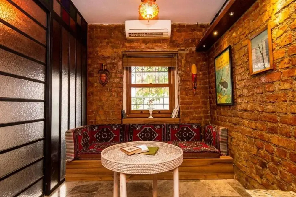 Stylish Home With a Book Collection Near Taksim