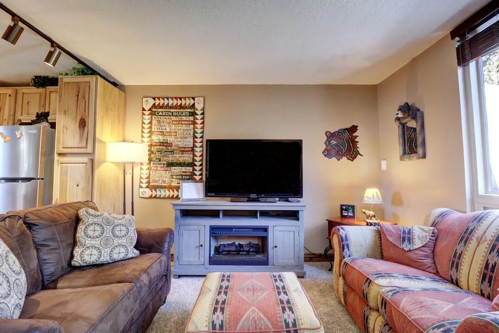 Orofino Dillon 104 2 Bedroom Condo by RedAwning