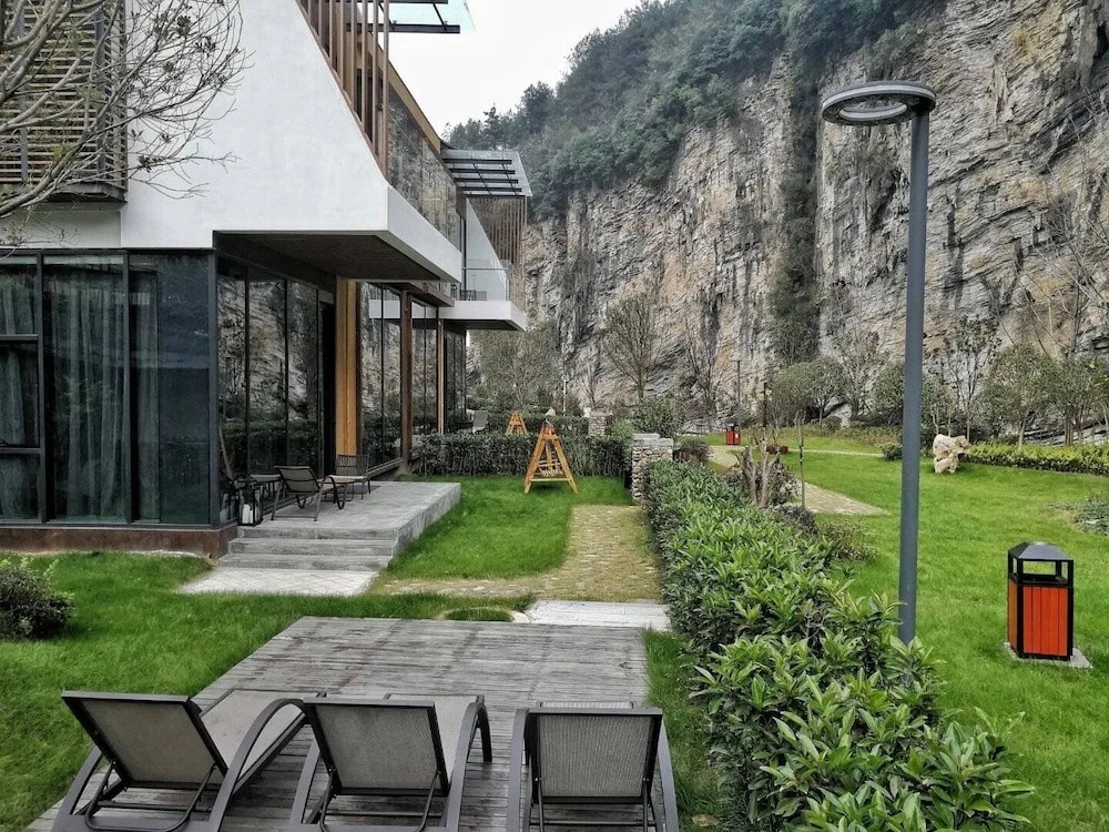 Spring Posh Roadsun International Hotel & Resort