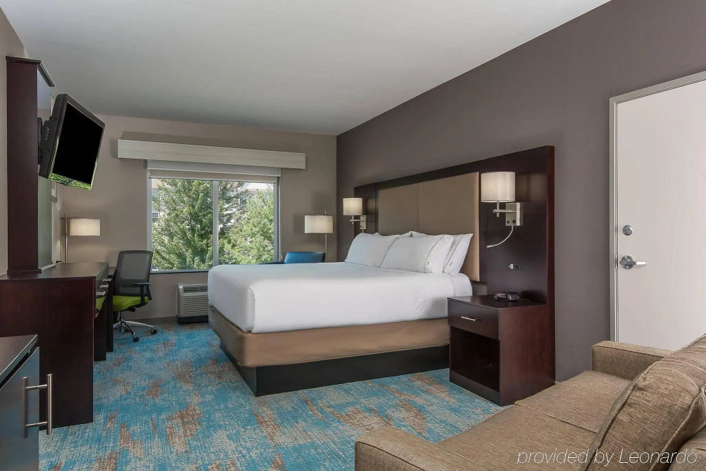 Holiday Inn Express & Suites Norwood-Boston Area by IHG