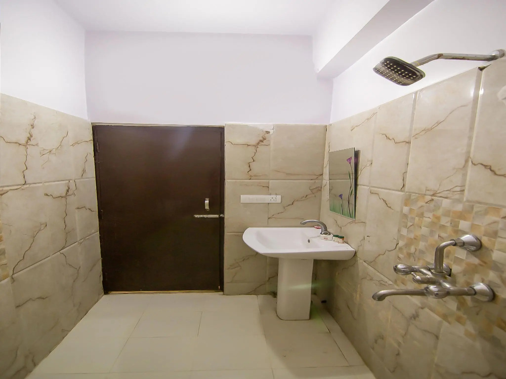 Collection O 4731 Hotel Surya Continental