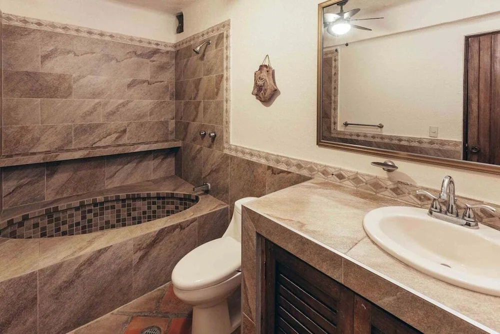 Ocean View 2Br Condo-balcony-beach-pool - 206