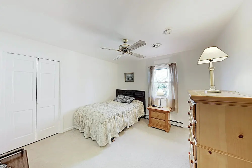 Tranquil Canal-front Getaway - 3 Blocks To Beach 4 Bedroom Home