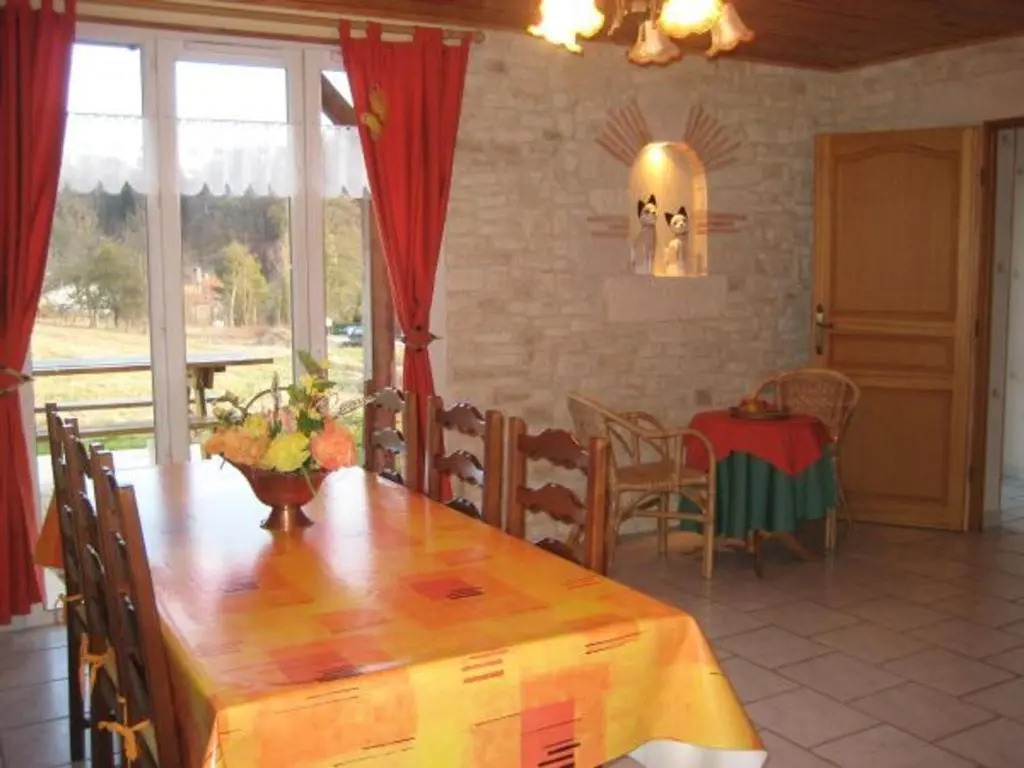 Gîte idéal pour cure thermale, proche port de plaisance, terrasse et grand terrain. - FR-1-589-69