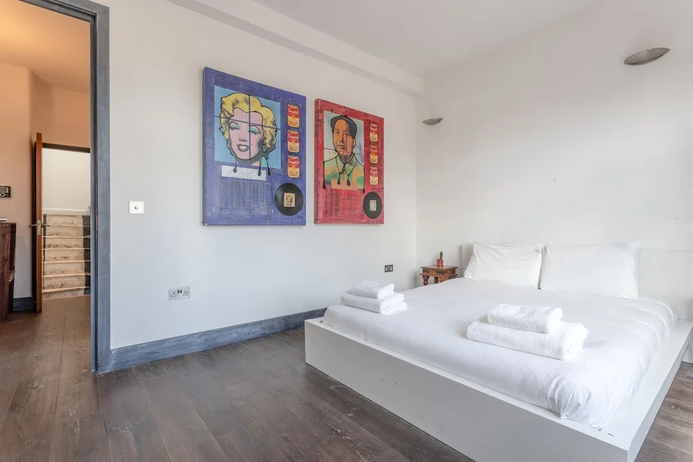 Spacious and Contemporary 3 Bedroom House
