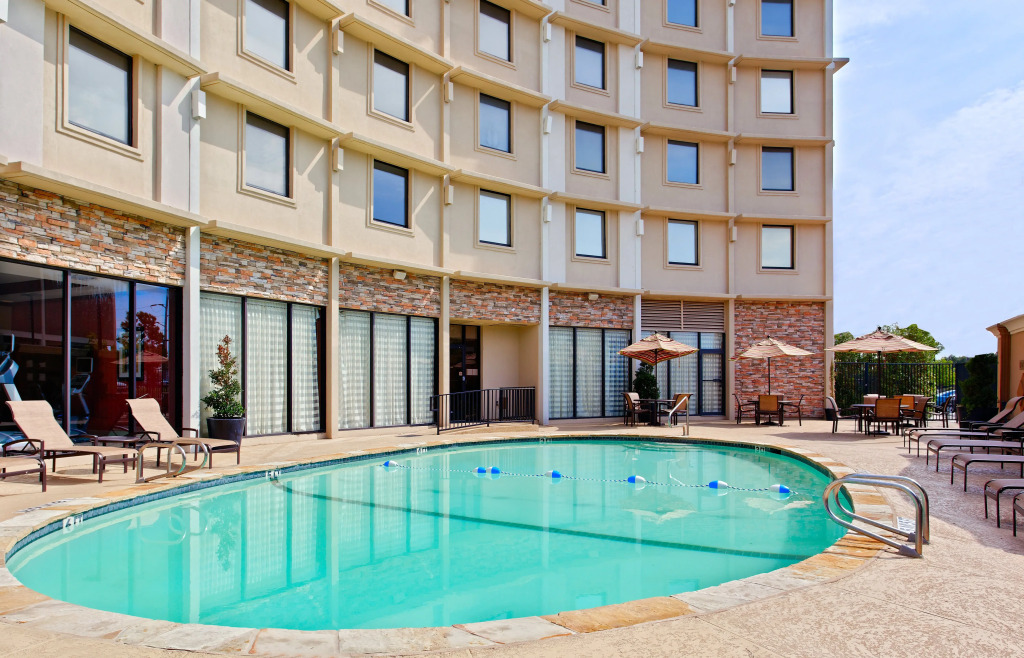 Holiday Inn Express Dallas Market Center by IHG