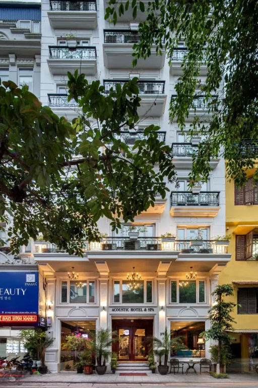 Acoustic Hotel & Spa
